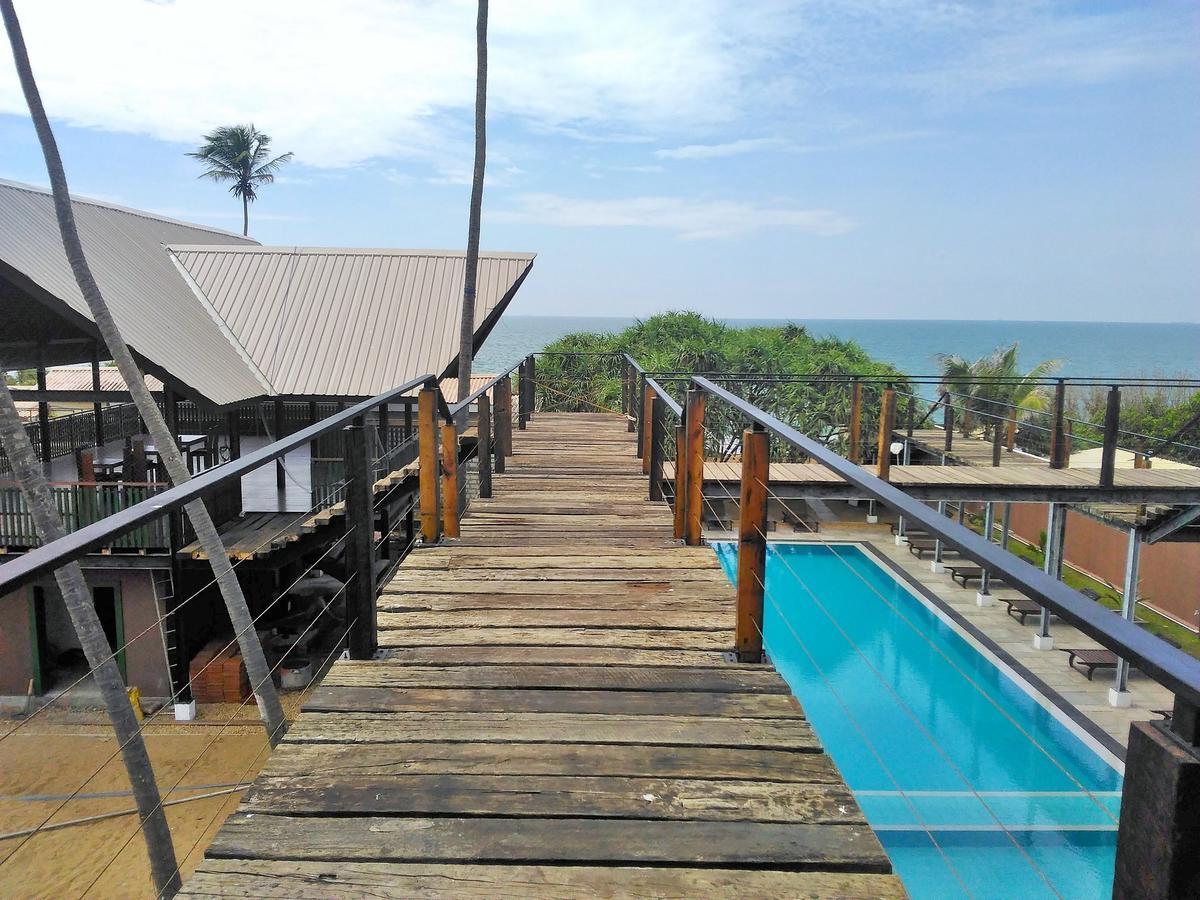 Saprin Beach Resort Uswetakeiyawa Bagian luar foto