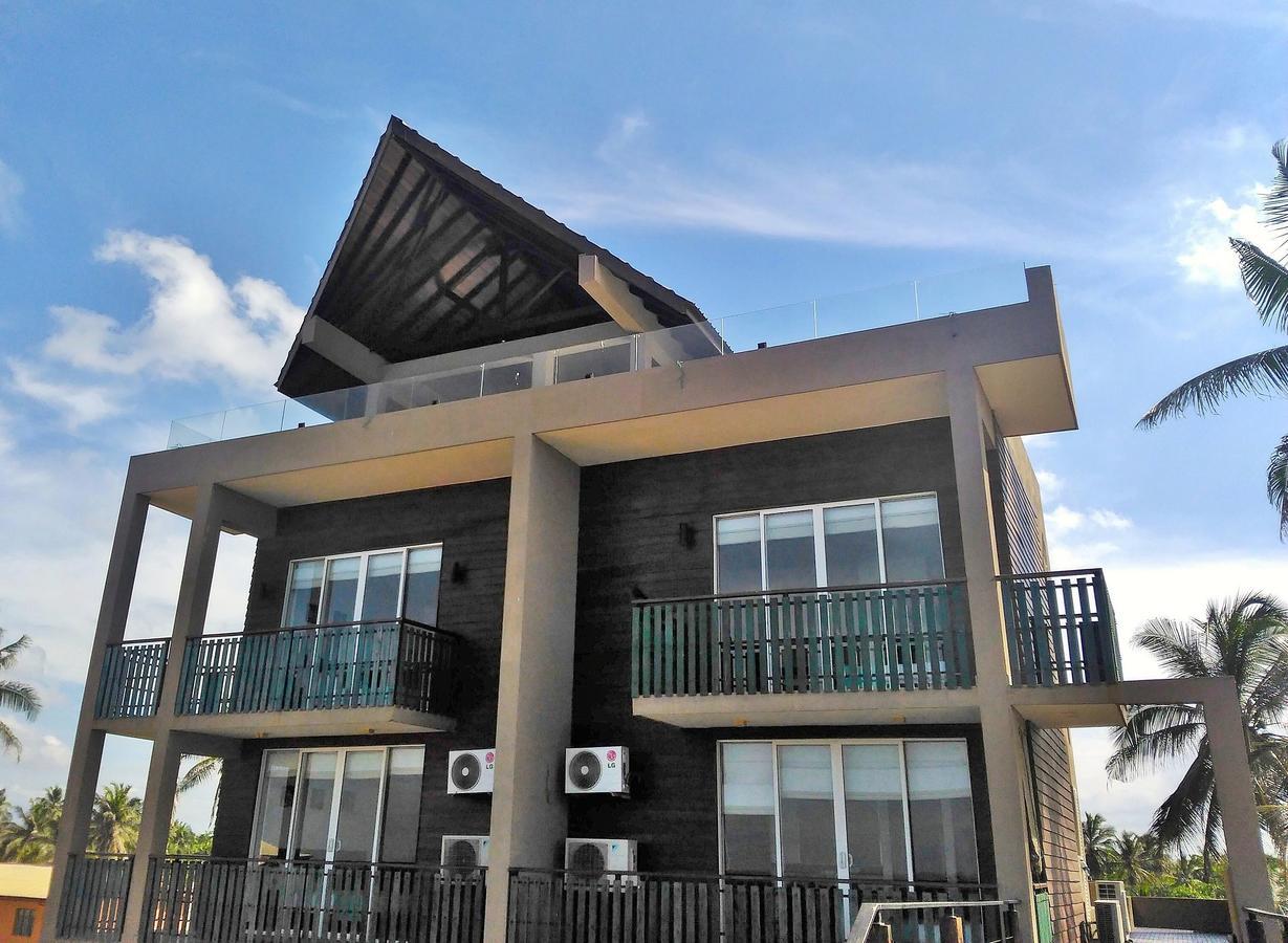 Saprin Beach Resort Uswetakeiyawa Bagian luar foto