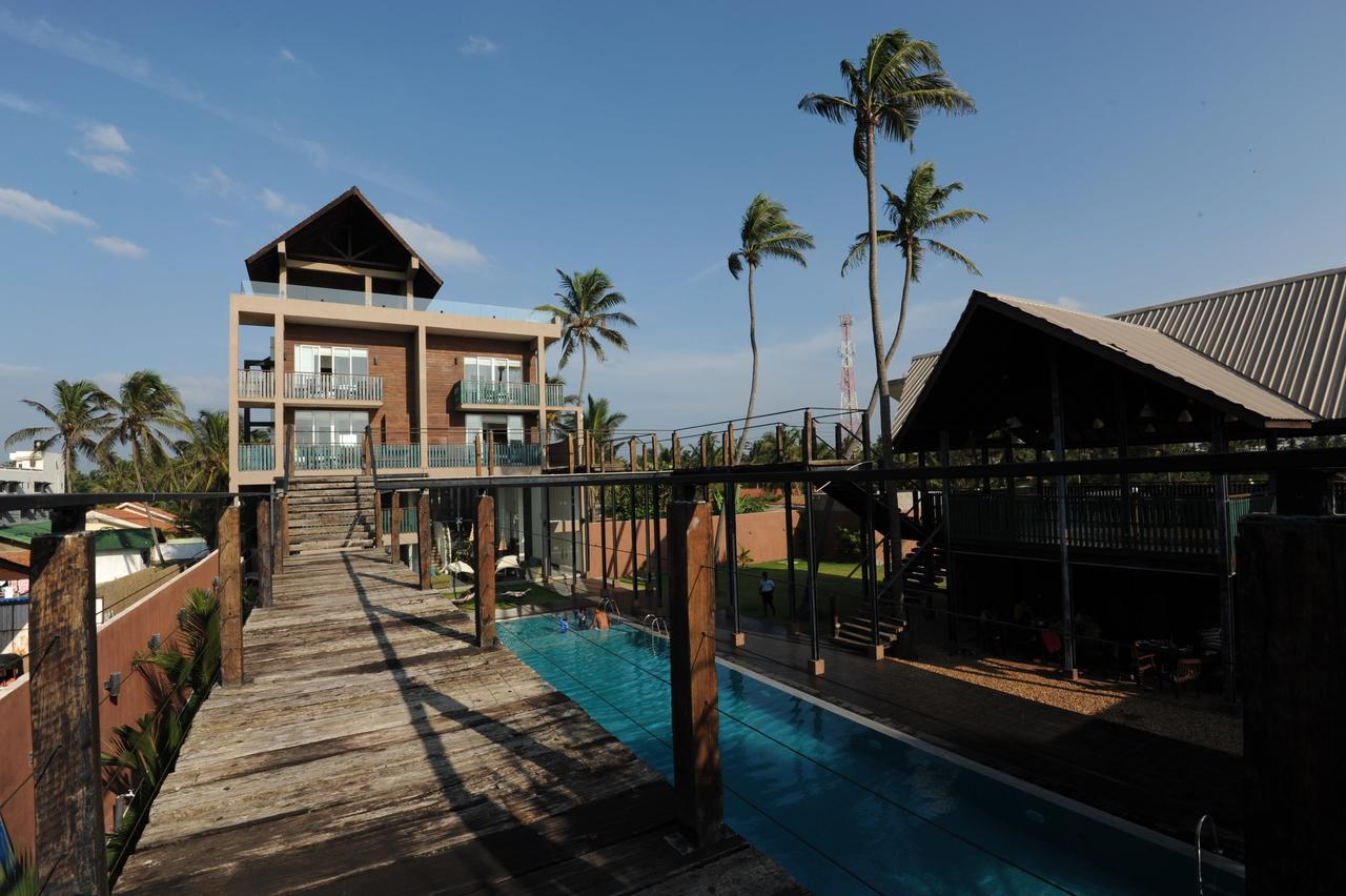 Saprin Beach Resort Uswetakeiyawa Bagian luar foto