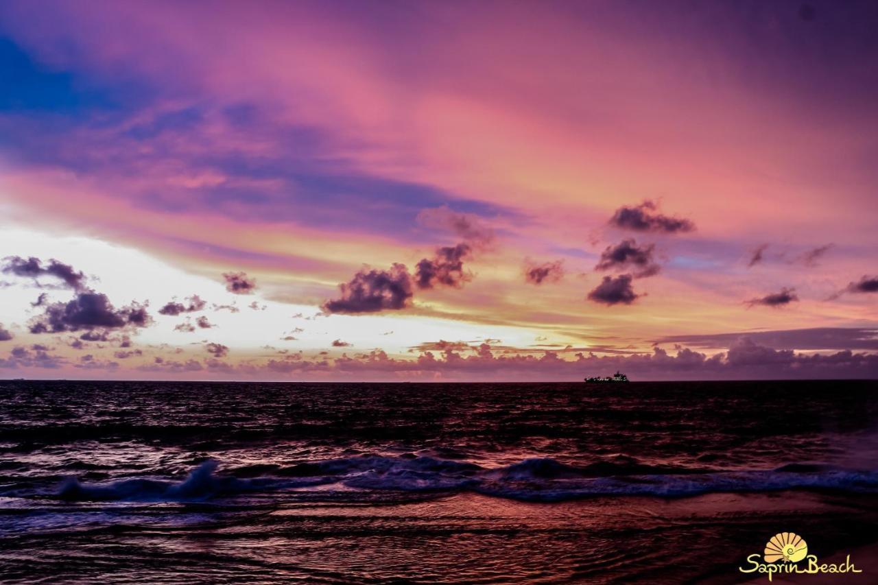 Saprin Beach Resort Uswetakeiyawa Bagian luar foto