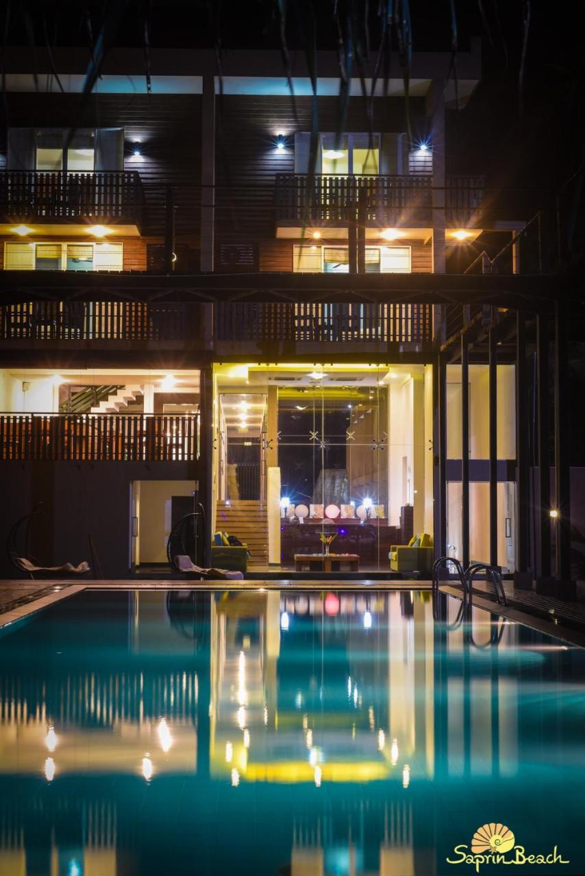 Saprin Beach Resort Uswetakeiyawa Bagian luar foto