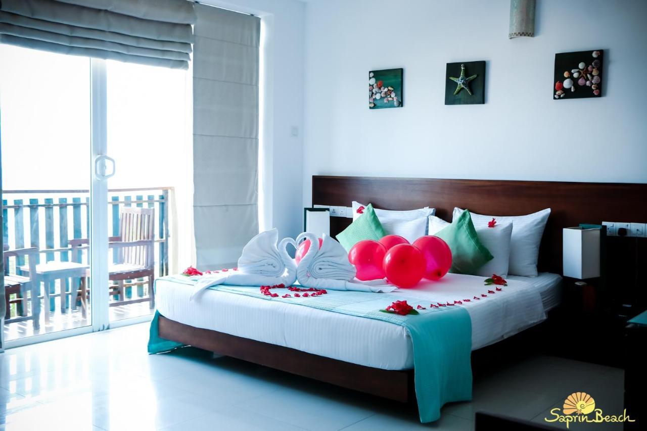 Saprin Beach Resort Uswetakeiyawa Bagian luar foto