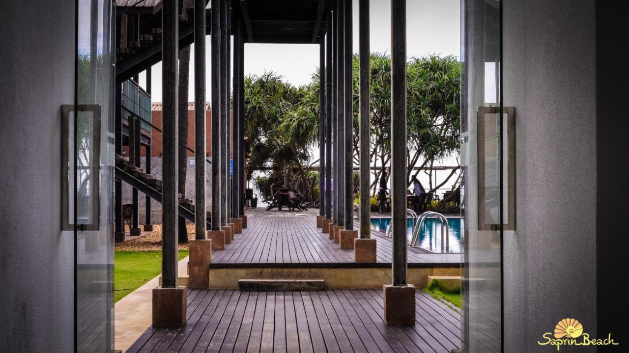 Saprin Beach Resort Uswetakeiyawa Bagian luar foto
