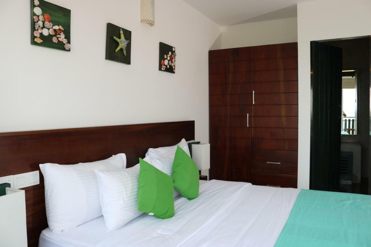 Saprin Beach Resort Uswetakeiyawa Bagian luar foto