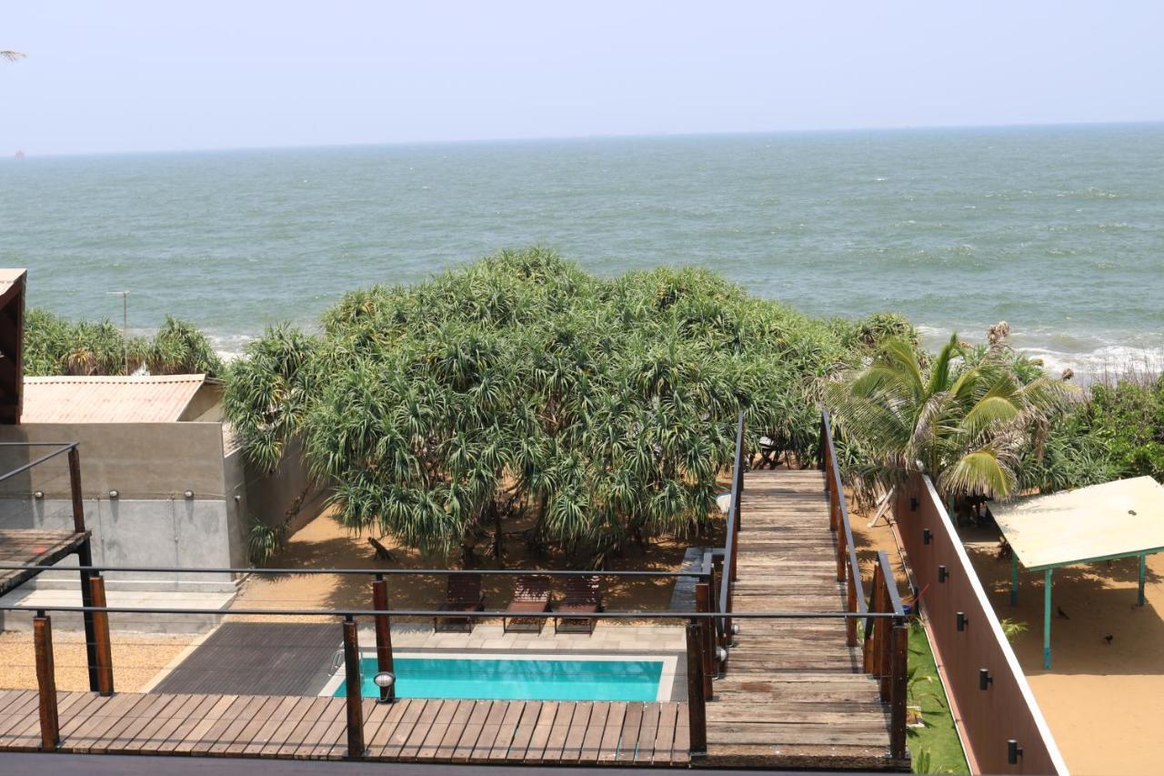Saprin Beach Resort Uswetakeiyawa Bagian luar foto