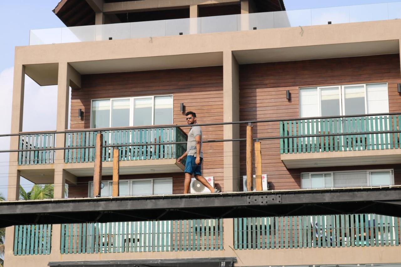 Saprin Beach Resort Uswetakeiyawa Bagian luar foto
