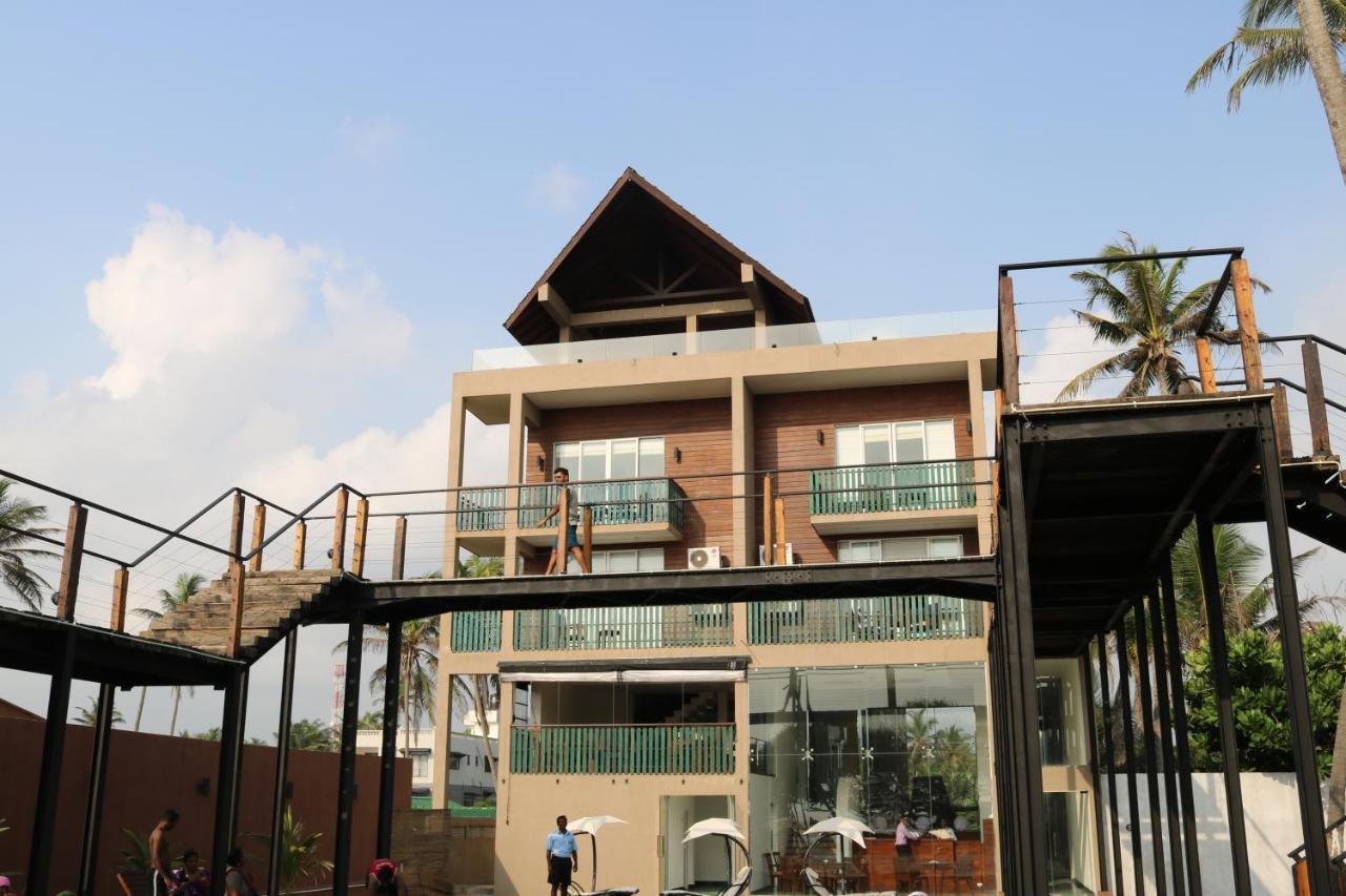 Saprin Beach Resort Uswetakeiyawa Bagian luar foto